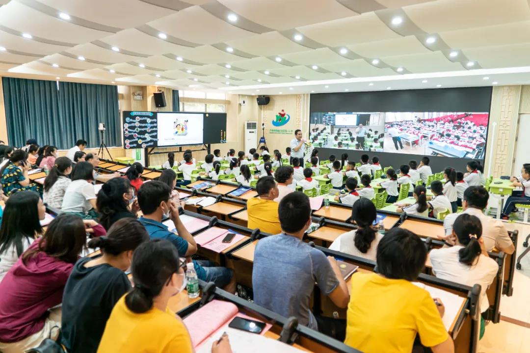 廣州市海珠區(qū)逸景第一小學(xué)會場英語課.jpg