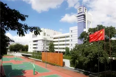 帶上移動(dòng)錄播去辦畢業(yè)典禮和期末表彰大會(huì)，全校2000名師生就都能看直播！