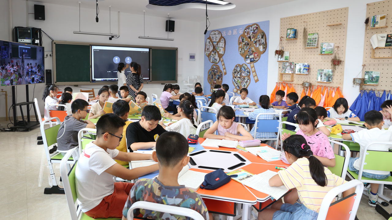 專遞課堂與網(wǎng)絡(luò)研修相結(jié)合，創(chuàng)新“互聯(lián)網(wǎng)+”結(jié)對幫扶